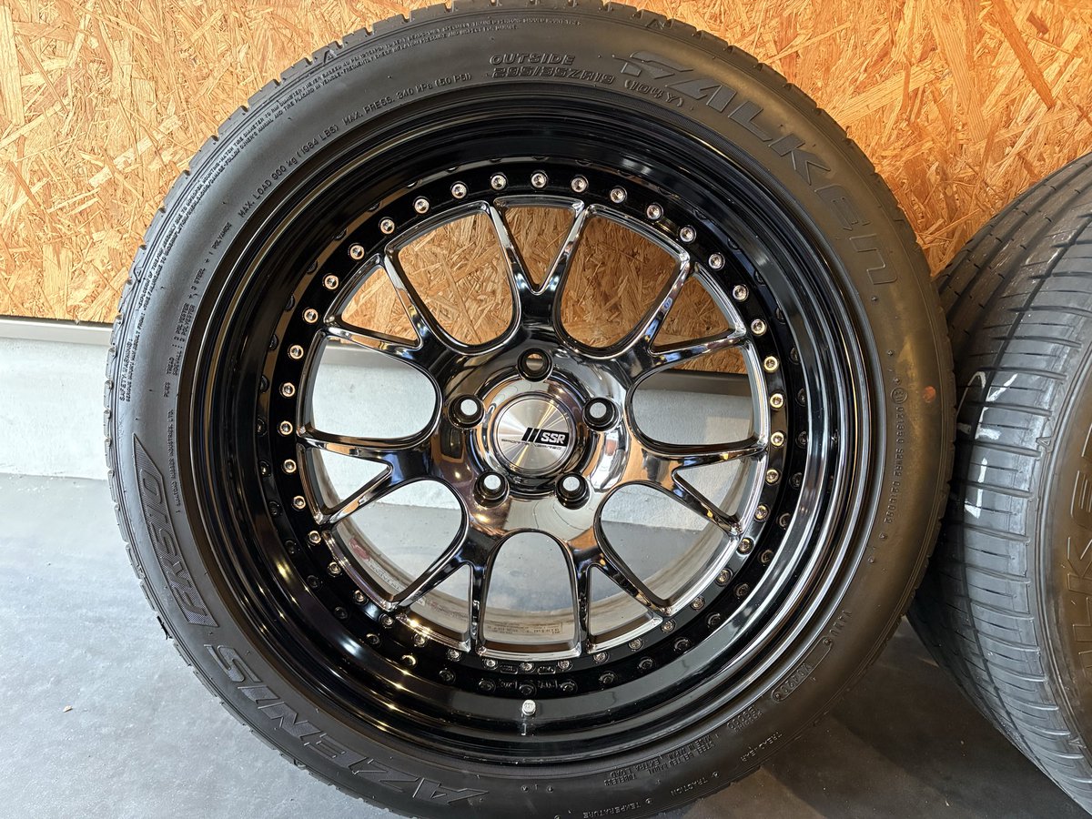 #ホイール売ります
SSRプロフェッサーMS3
19×9.5+43 SLディスク2本
19×10.5+43 SLディスク2本
ブラックアルマイトリム×S.B.C 
PCD120.65なので75000円位で。
タイヤは製造から5年経っているので保護程度に。ガリ傷はありませんが良く見ると飛び石等による小傷はある気がします。