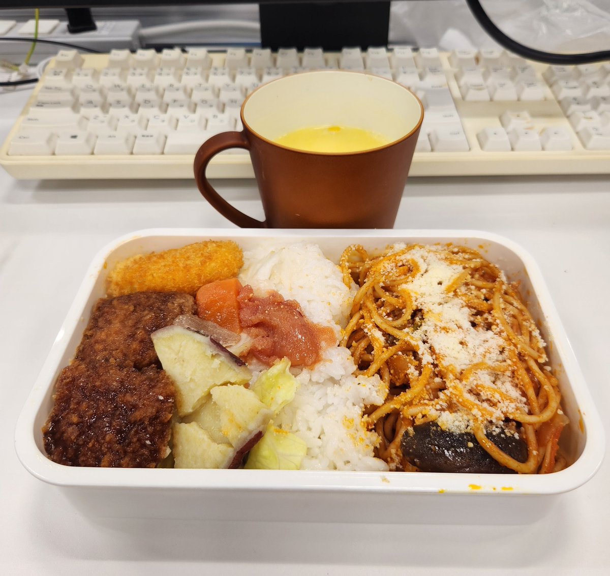 u688228's tweet photo. 炭水化物弁当🍱
力出た❗ https://t.co/DsWW3nnZhl