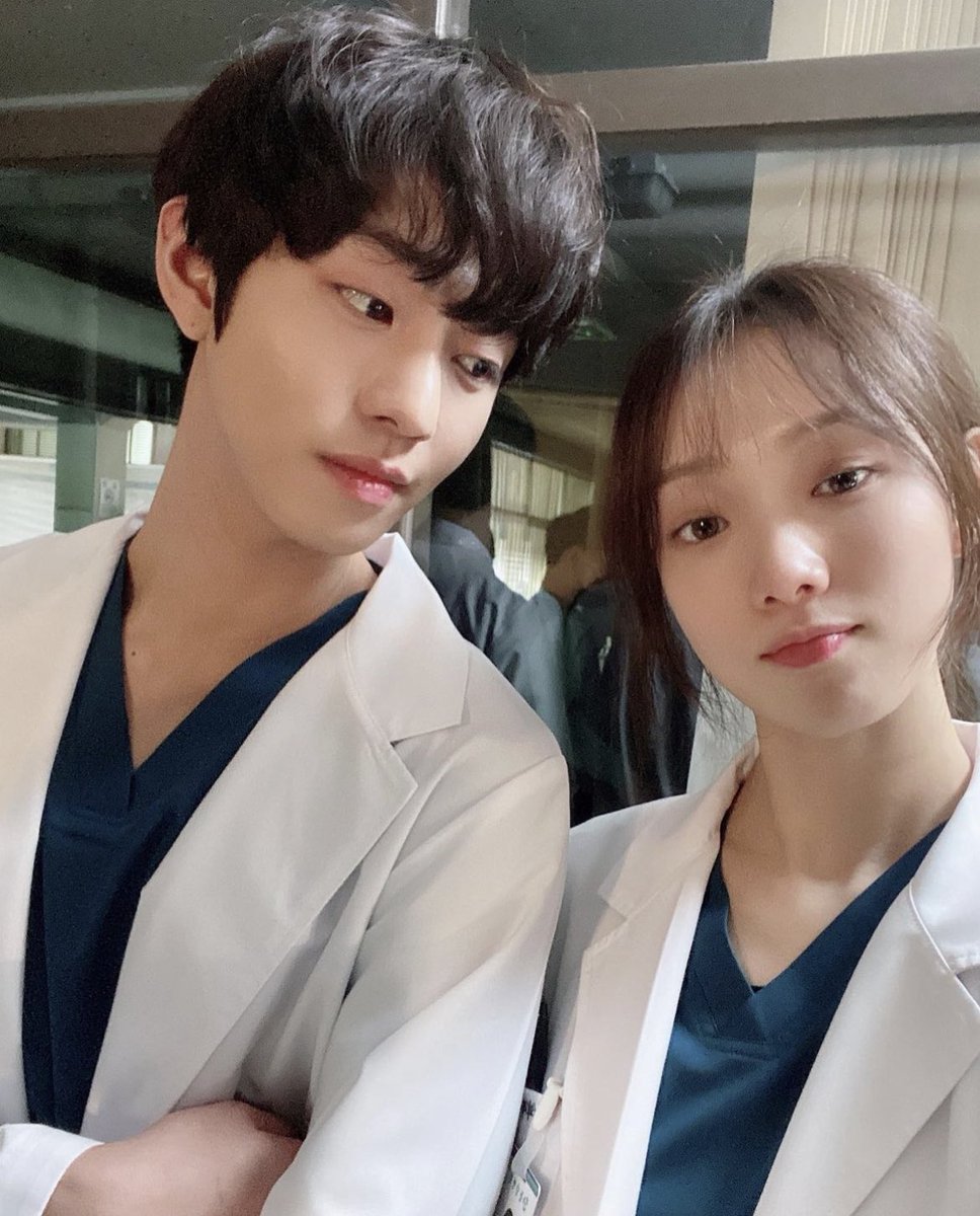 난 즌투때 우진은재 살짝의 어색함 좋아함
그 살짝의 어색함에서는 오는 설렘이 있음