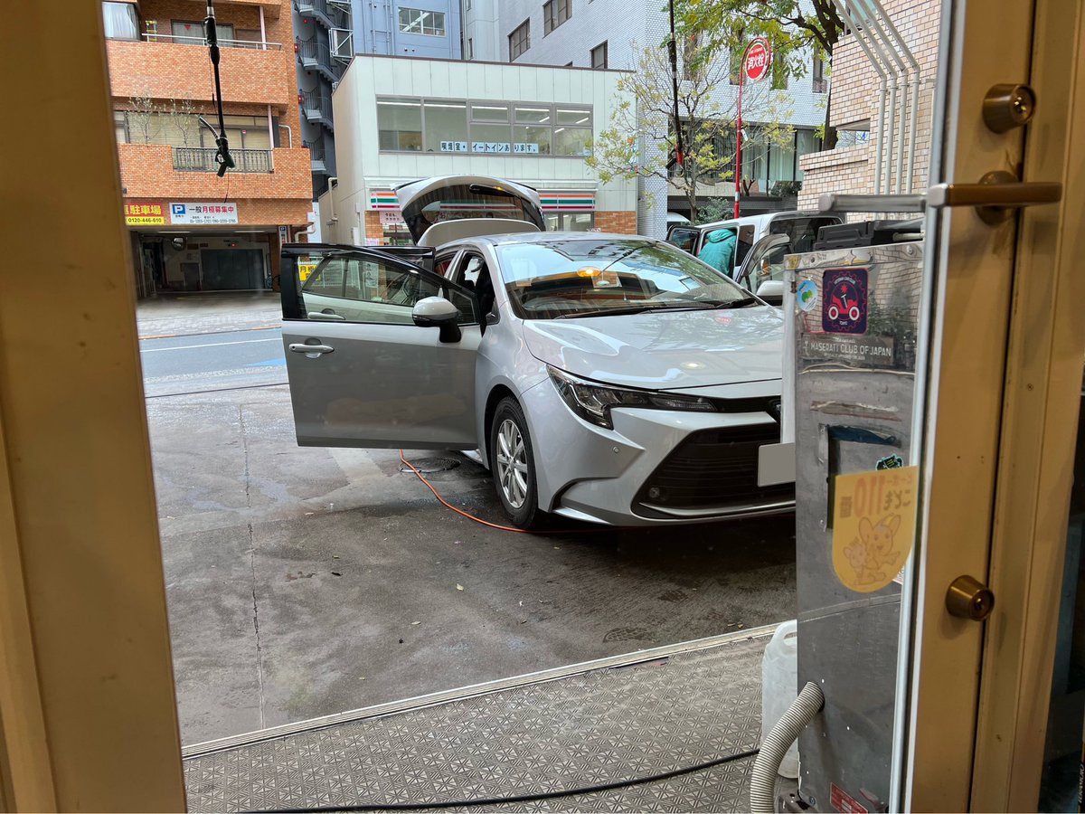他力本願洗車 (@ ENEOS 半蔵門SS in 千代田区, 東京都) app.foursquare.com/share/checkin/…