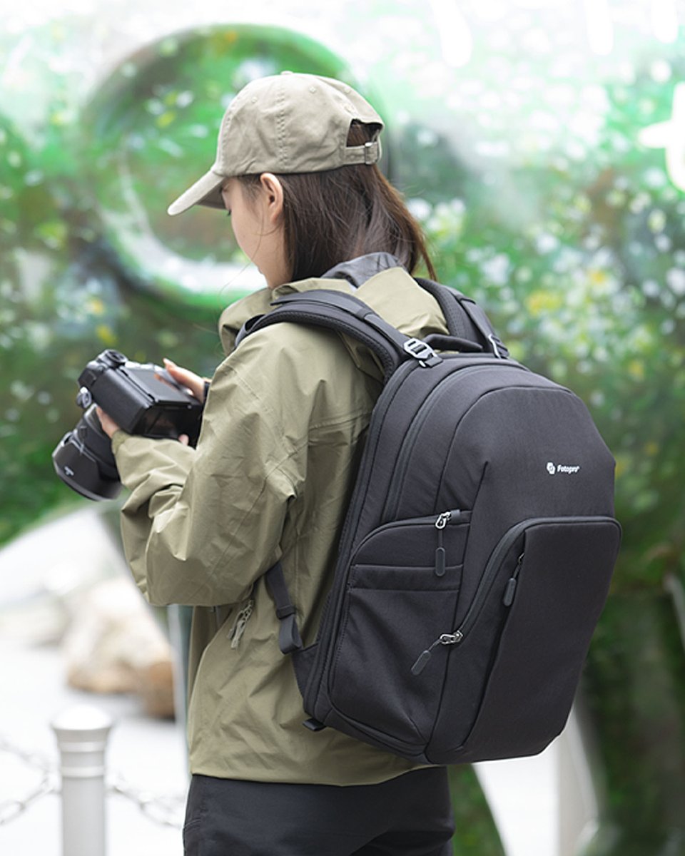 FotoproOfficial's tweet image. 🎒Grab your camera in seconds. Keep your gear secure all day.
The UB-1 Camera Backpack = quick access + anti-theft design.
Top + side entry | Laptop sleeve | Tripod straps
Perfect for photographers on the move.

Learn more 👇
fotopro.com/product/ub-1-c…

#Fotopro #camerabackpack