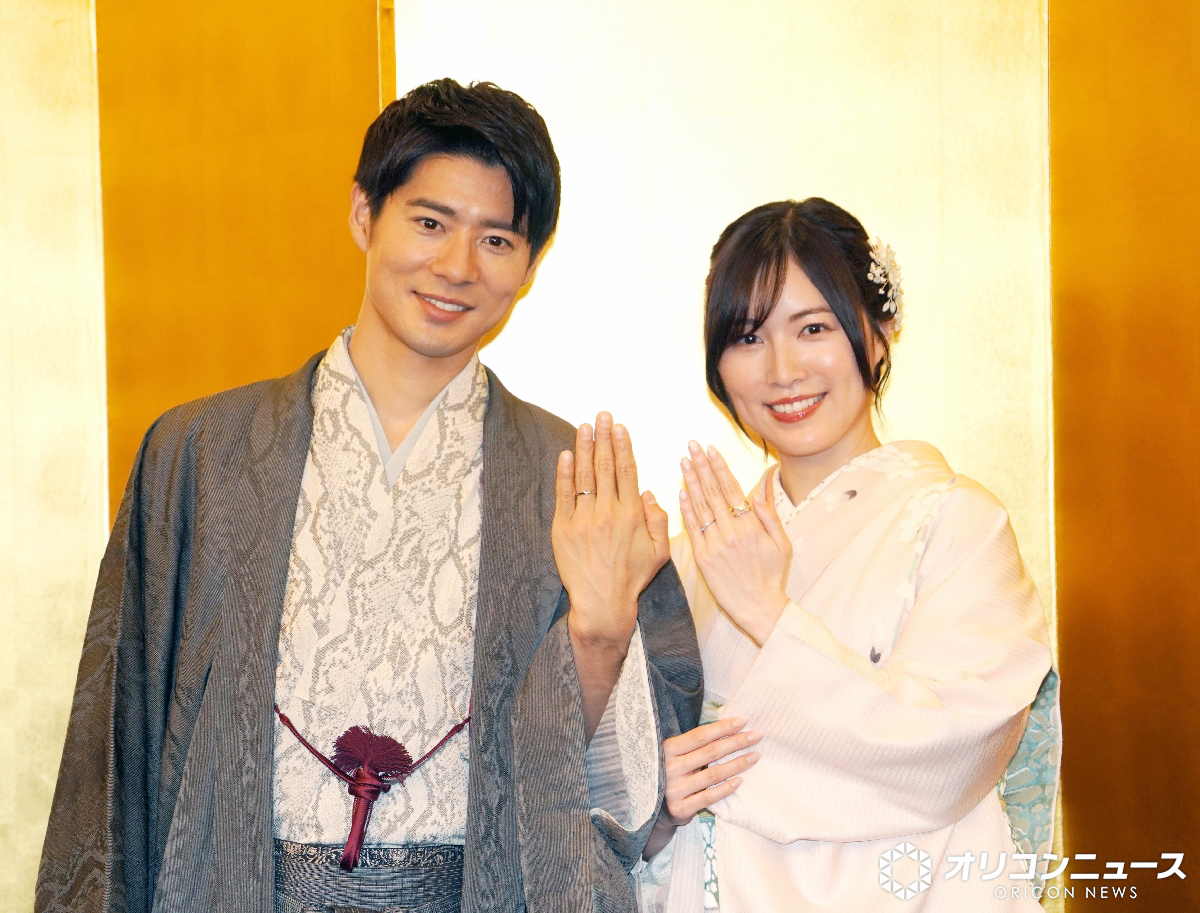 oricon's tweet image. 松井珠理奈＆辻本達規 結婚会見💐

入籍日は中日ドラゴンズ・柳裕也の背番号から
結婚の縁の下に竜エースの存在

柳からプロポーズのアドバイスも
oricon.co.jp/news/2429256/f…

@JURINA38G