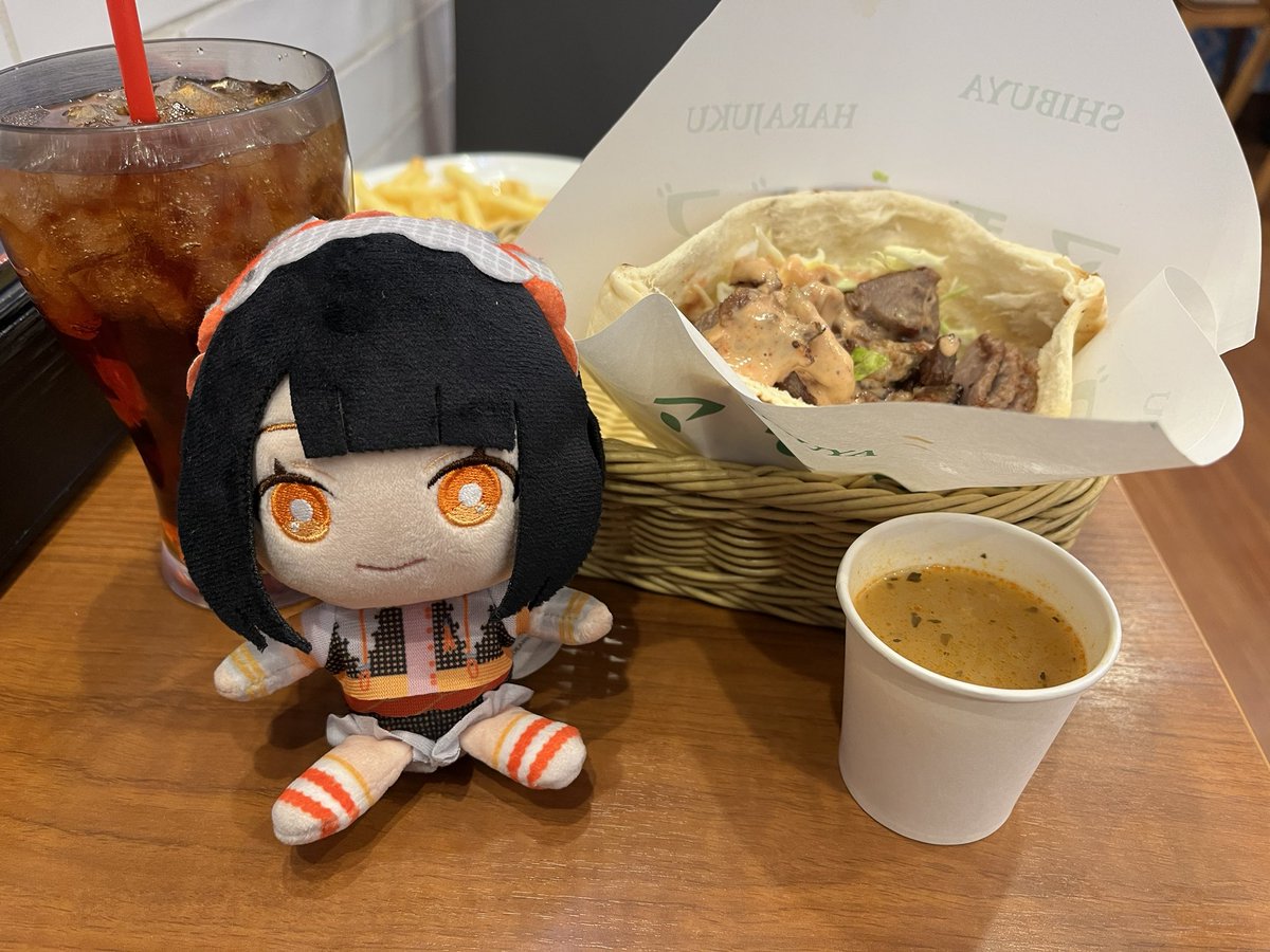 ケバブ！！！
私はビーフ派！

 #ひなちゃん連絡帳
 #親鳥ケバ部