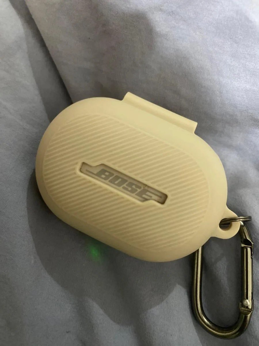 widyaesptr's tweet photo. Kakak2 ada yg minat gaa Bose quietcomfort earbuds Well used , fullset free silkcase bisa nego tipiss harga 1,7 #wts https://t.co/s8ROAQaF93