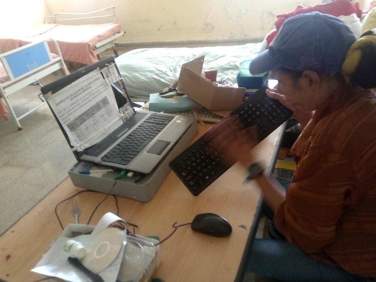 yaniovaFMC1's tweet photo. La naturaleza es sabia, y equilibra la necesidad d cuidados y afectos en unos y la capacidad d brindar cariño y atenciones en otros. Gracias equipo del Centro Psicopedagógico #5 La edad de oro, del mcpio #Cerro, por cultivar el arte de los cuidados y el derecho a la vida. #FMC65 https://t.co/08u6xuoYCZ