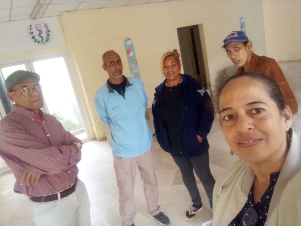 yaniovaFMC1's tweet photo. La naturaleza es sabia, y equilibra la necesidad d cuidados y afectos en unos y la capacidad d brindar cariño y atenciones en otros. Gracias equipo del Centro Psicopedagógico #5 La edad de oro, del mcpio #Cerro, por cultivar el arte de los cuidados y el derecho a la vida. #FMC65 https://t.co/08u6xuoYCZ