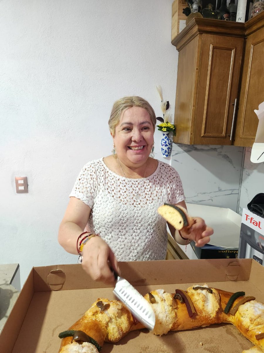 Esther Mandujano tweet media