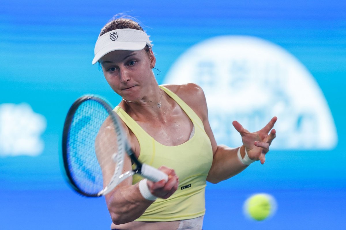 LGECuevas's tweet image. Emerson Jones arrancó muy bien, pero la jerarquía de Samsonova jugó de su lado. Después del primer set, la australiana se fue del encuentro. La rusa irá ante Sasnovich. @BrisbaneTennis