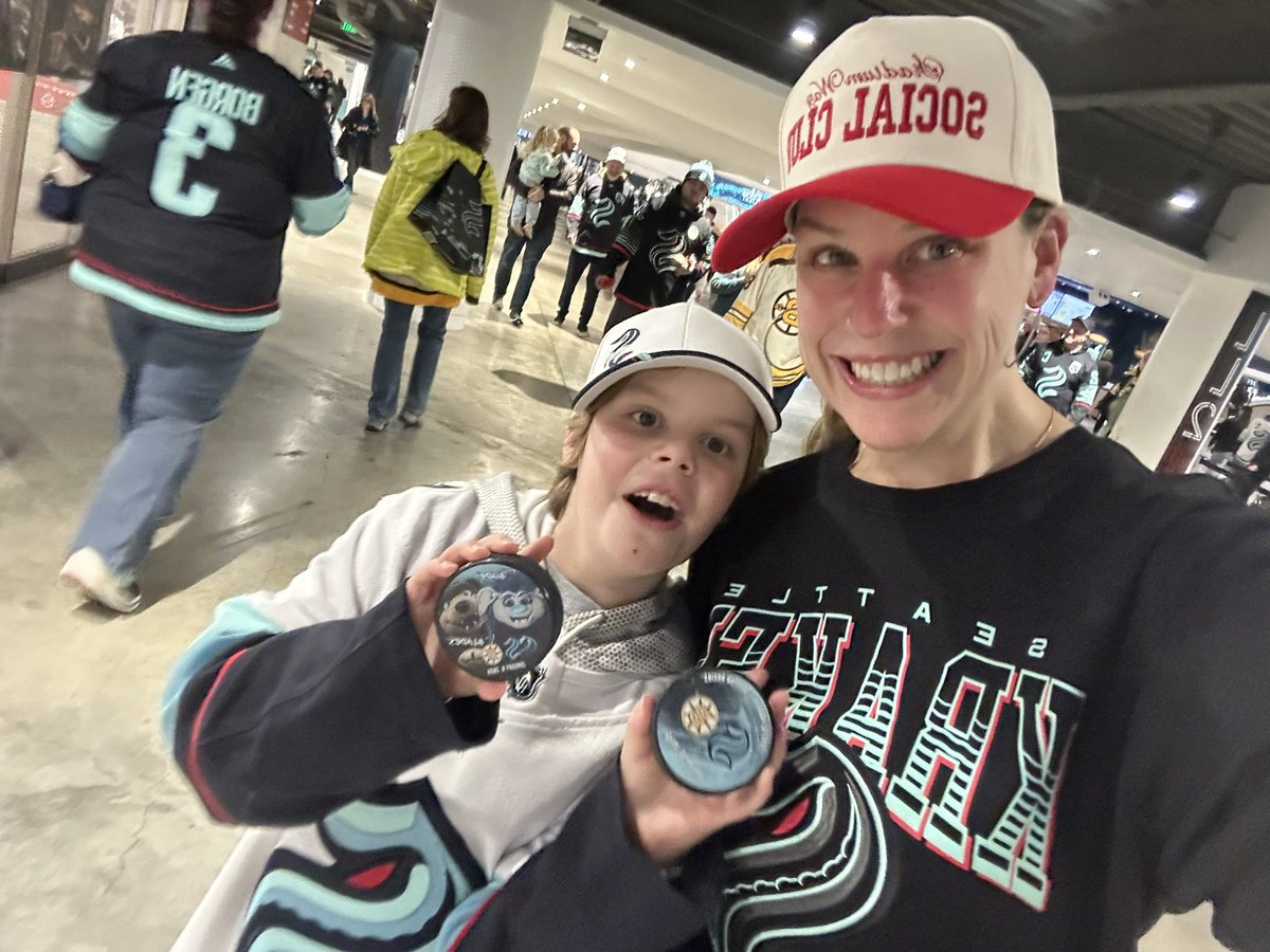 GoKrissyOhGo's tweet photo. Let’s go @SeattleKraken https://t.co/7P33FCocbj