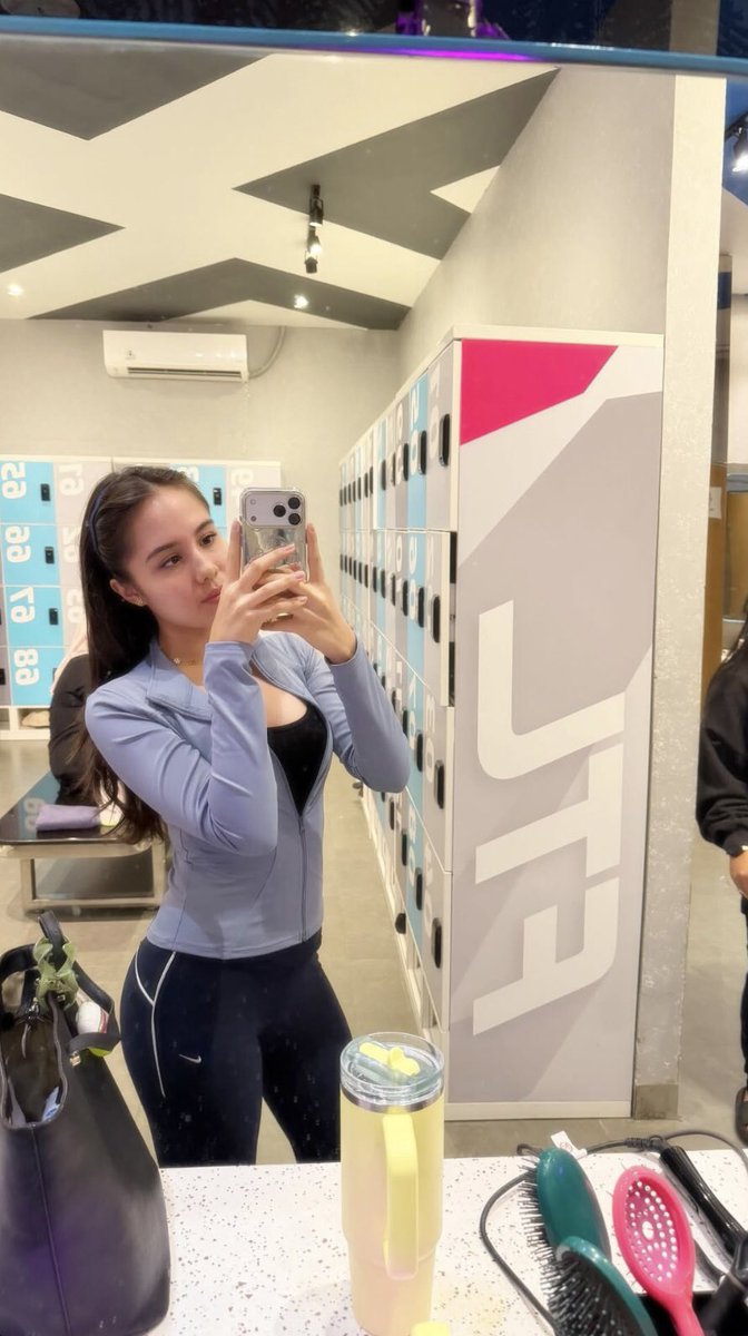 sissiholic's tweet photo. Sissi: gymholic https://t.co/ZIwL0NfcC6