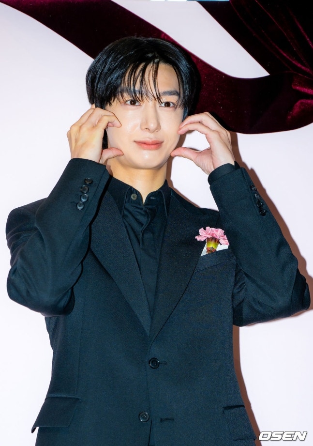 PHOTO】MONSTA X ヒョンウォン、コスメブランド「M・A・C