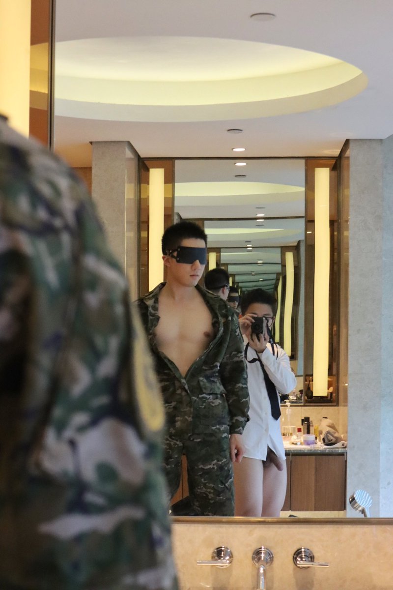 RUBBER GIANT tweet media