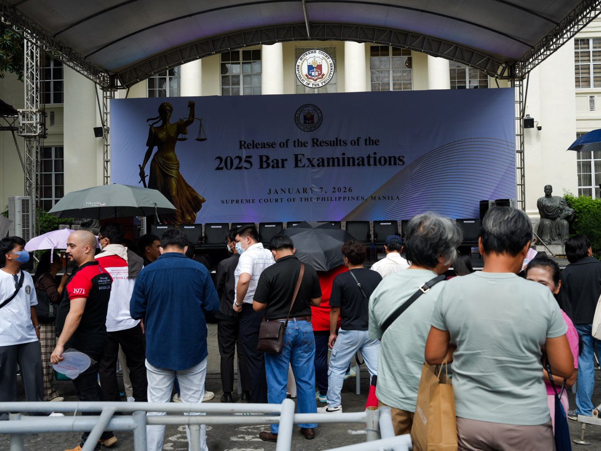 AnjeeAndaya's tweet photo. LOOK:  As of 11 AM, several individuals are seen at the courtyard of the Supreme Court as they await the results of the 2025 bar examinations.  @PhilstarNews https://t.co/w2YpM35vpC