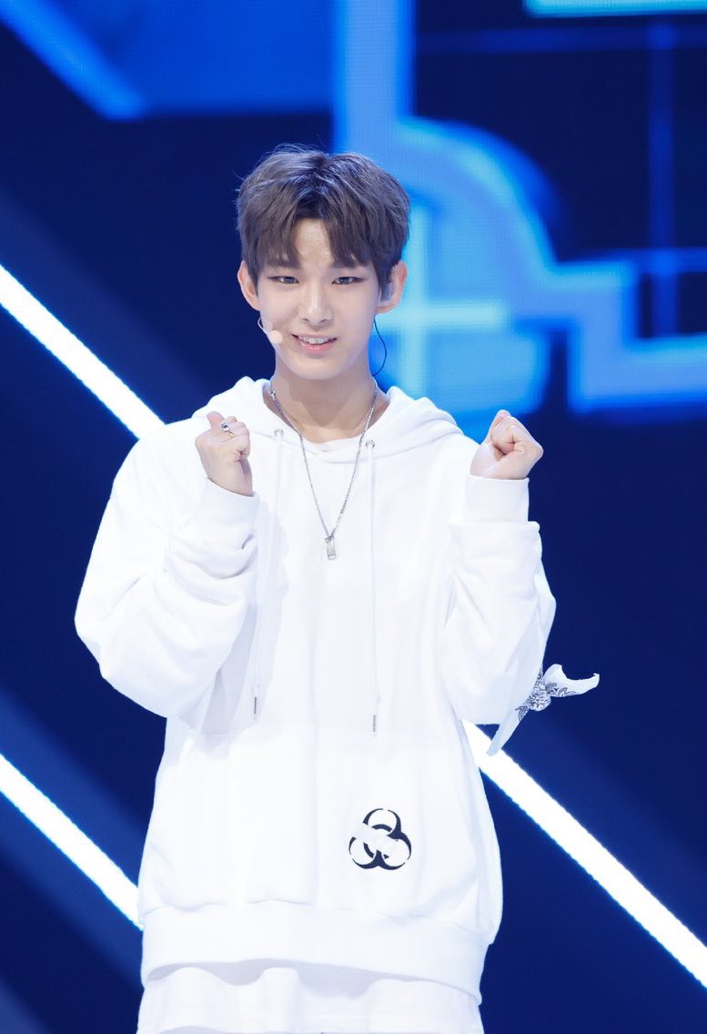 mmxace's tweet image. Whenever I feel stressed at work, I always look for anything related to Steven. I found this adorable photo of him while searching here, and my mood instantly lifted. 💖