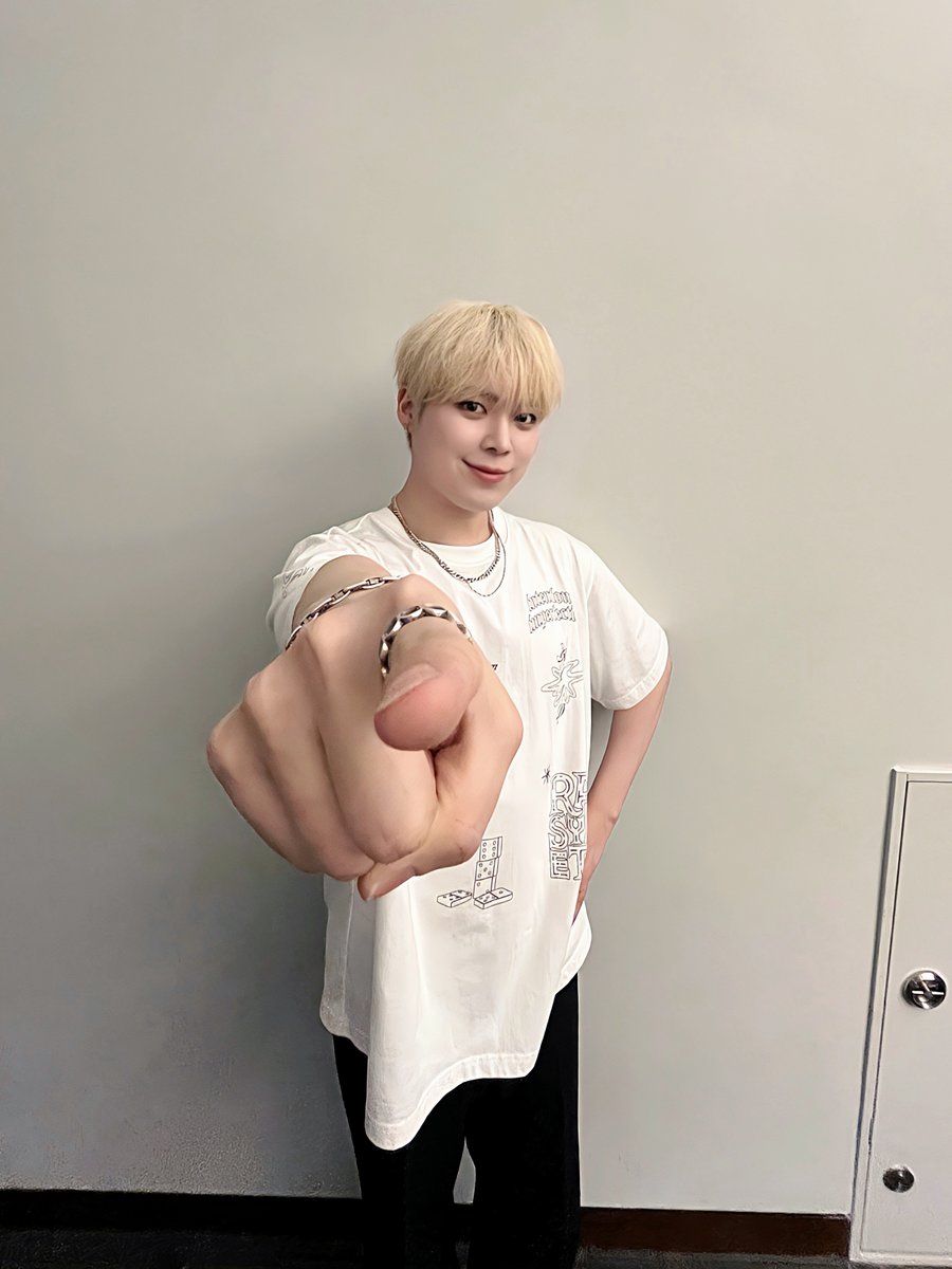 the_verivery's tweet image. [💌]
VERI LUCKY MESSAGE🍀💬

✨2026년 1월 7일 수요일 베러 전용 오하아사 순위✨

3위 VERRER

뭘 해도 될 것 같은 하루다. 그냥 맘 내키는 대로 살아보자!

🍀 베리베리 노래 1곡 듣기

#베리베리 #VERIVERY
#연호 #YEONHO
#VERI_LUCKY_BIRTHDAY