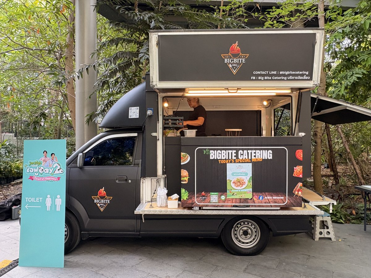 bigbitehouse's tweet image. 🥳 ภาพงานบริการจัดเลี้ยงในงาน #jerhighใจฟูday2 with #พี่จอง &amp;amp; #คัลแลน 🫶🏼
🚩 #Jerhighthailand 
🙏🏼 #BigBiteCatering ขอบคุณที่ใช้บริการ 

📌 แพคเกจฟู้ดซัพพอร์ต เริ่มต้นเพียง ฿5,500
Line : lin.ee/AFpDLjvG

#foodtruckthailand #foodsupportthailand
#พี่จองคัลแลน #MQDC