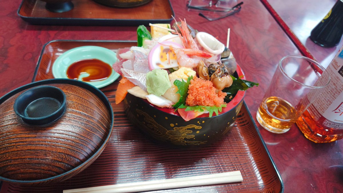 昨日の夜親に新年の挨拶しに佐渡にやってきた！
今日は神社数件巡ってお昼に海鮮丼食べてきた😋🍴
やっぱり海鮮は美味い💕(๑´ڡ`๑)