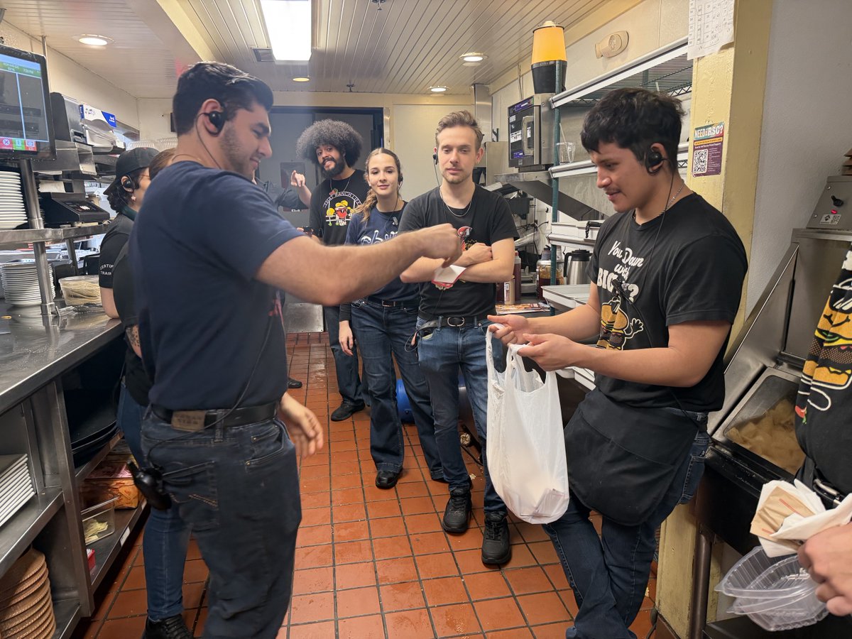 CKarmolinski's tweet photo. Chilihead recognition drawing, FO loves giving recognition to each other ⁦@dale_bullotta⁩ ⁦@train3rgirl⁩ ⁦@DeannaOrlando⁩ ⁦@dougcomings⁩ https://t.co/wI8YZYLP83