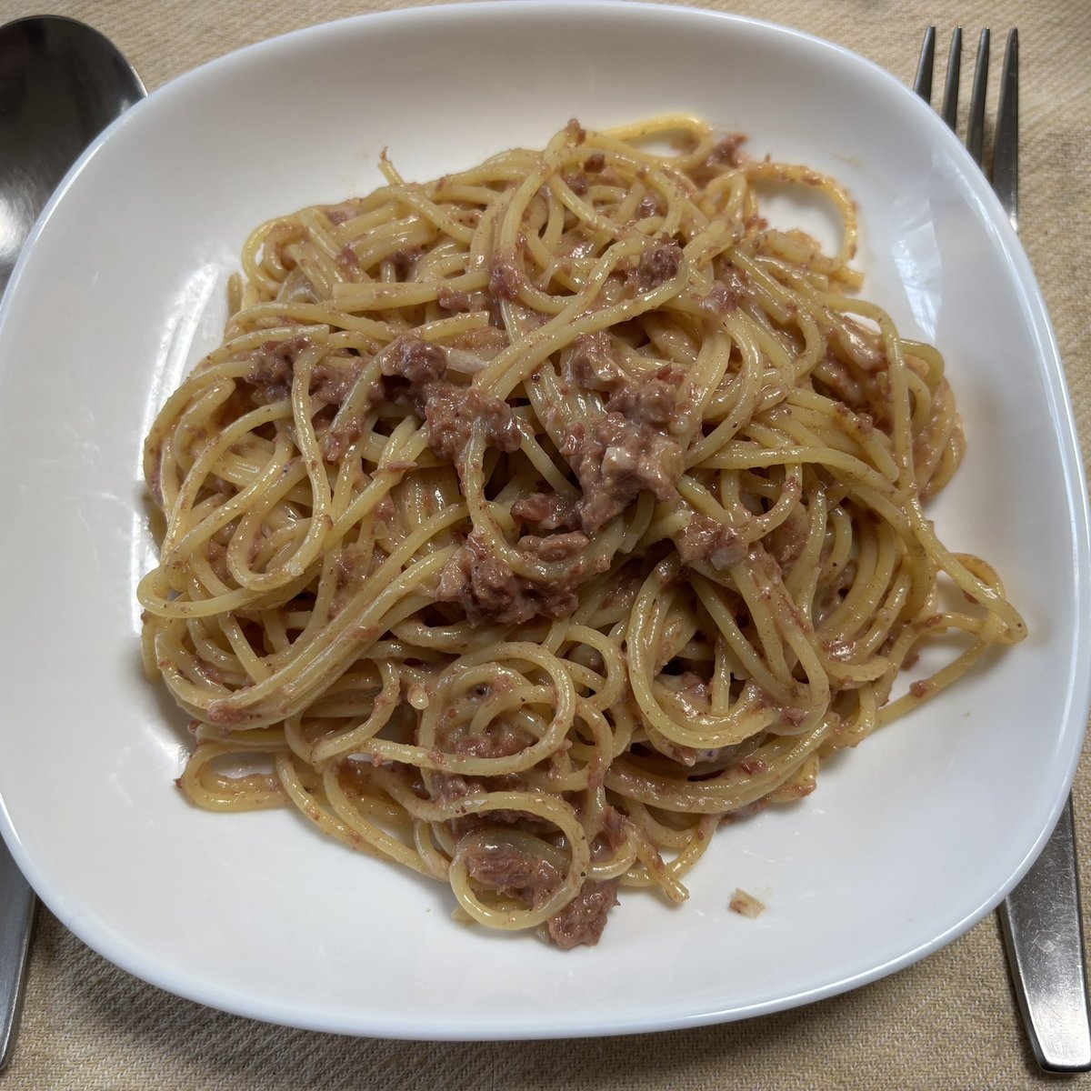 5個の唐揚げがキッチンに居て、私を食べてと誘惑され(>_<)
　
1/4 62.4 18.0
1/5 62.3 17.6
1/6 62.1 17.4
1/7 61.9 16.5

　暴飲暴食をやめた1/4から1/7までの体重だけから予測すると某イベントのある1/10は61.4kg、うむむ🫠