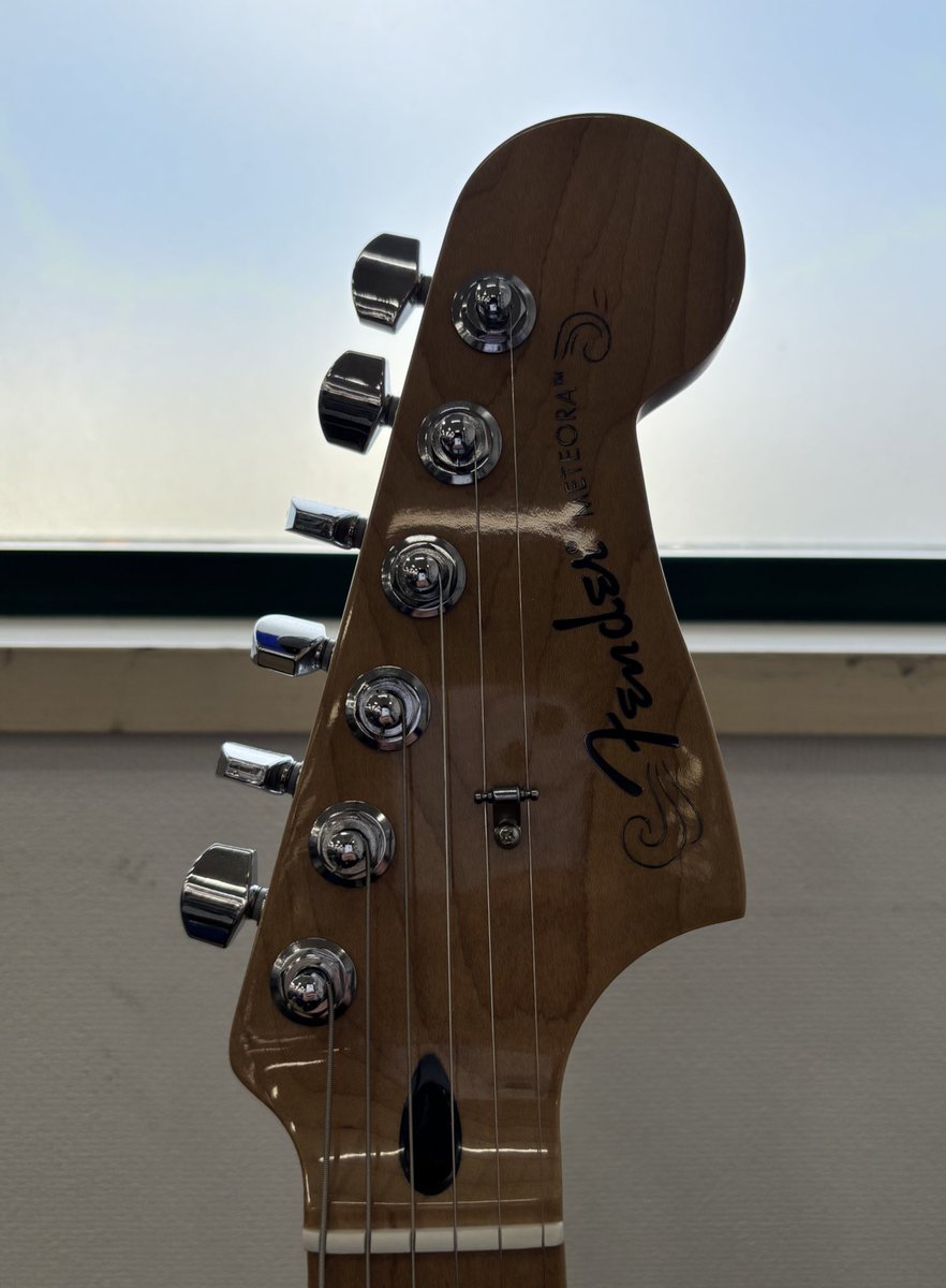 こんにちは！ 本日、FENDER MEXICOのPLAYER PLUS METEORAを入荷致し