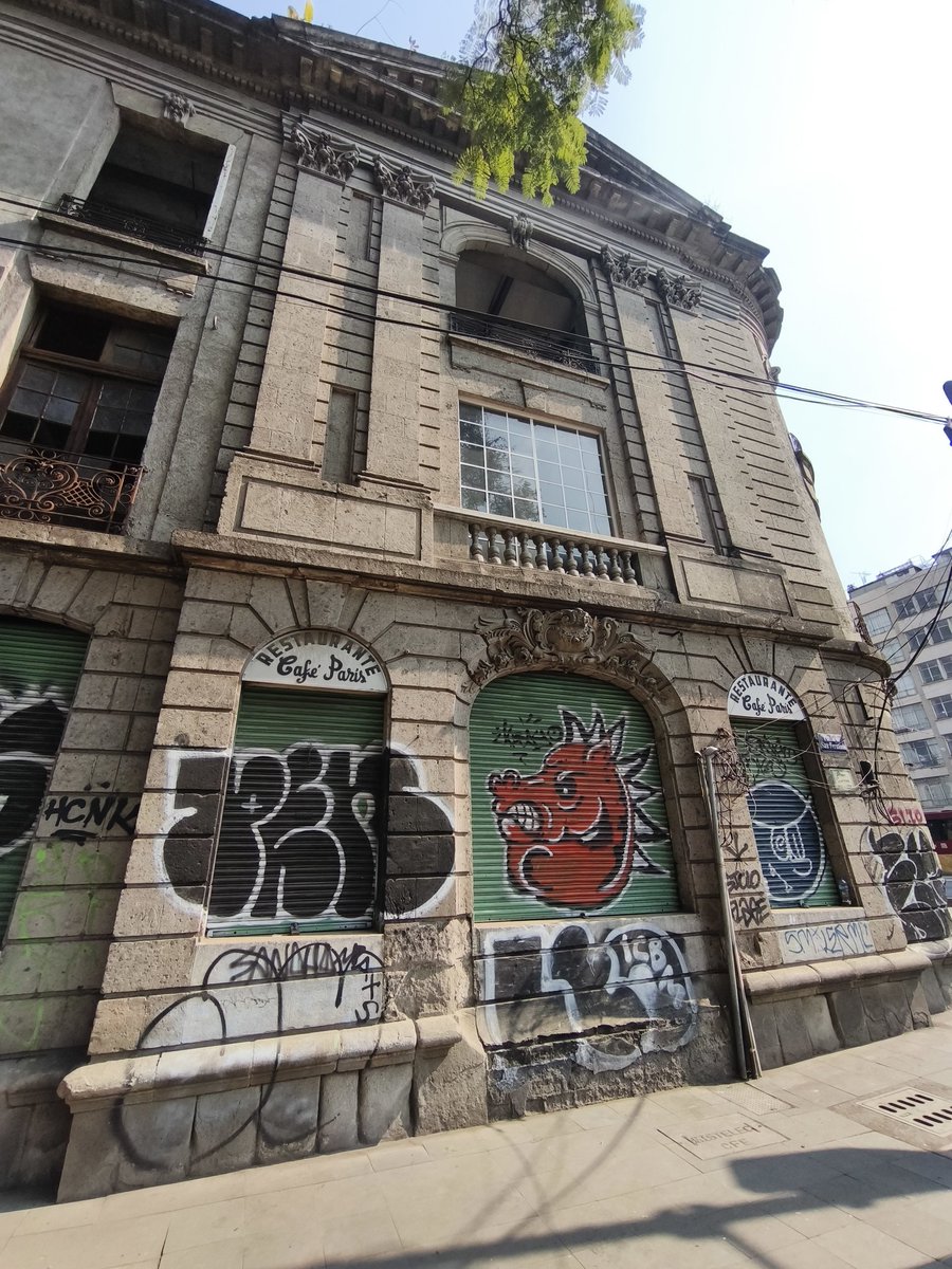 PenelopeGdl's tweet photo. @Cuauhtemoc_1521 Hola me gustaría saber si ¿ Conoces alguna fuente de información de este edificio o ficha biográfica? : "Restaurante Café París", ubicado enfrente de la plaza de San Fernando, no hay mucho en la red 😓. Saludos https://t.co/11KZdWTK9K