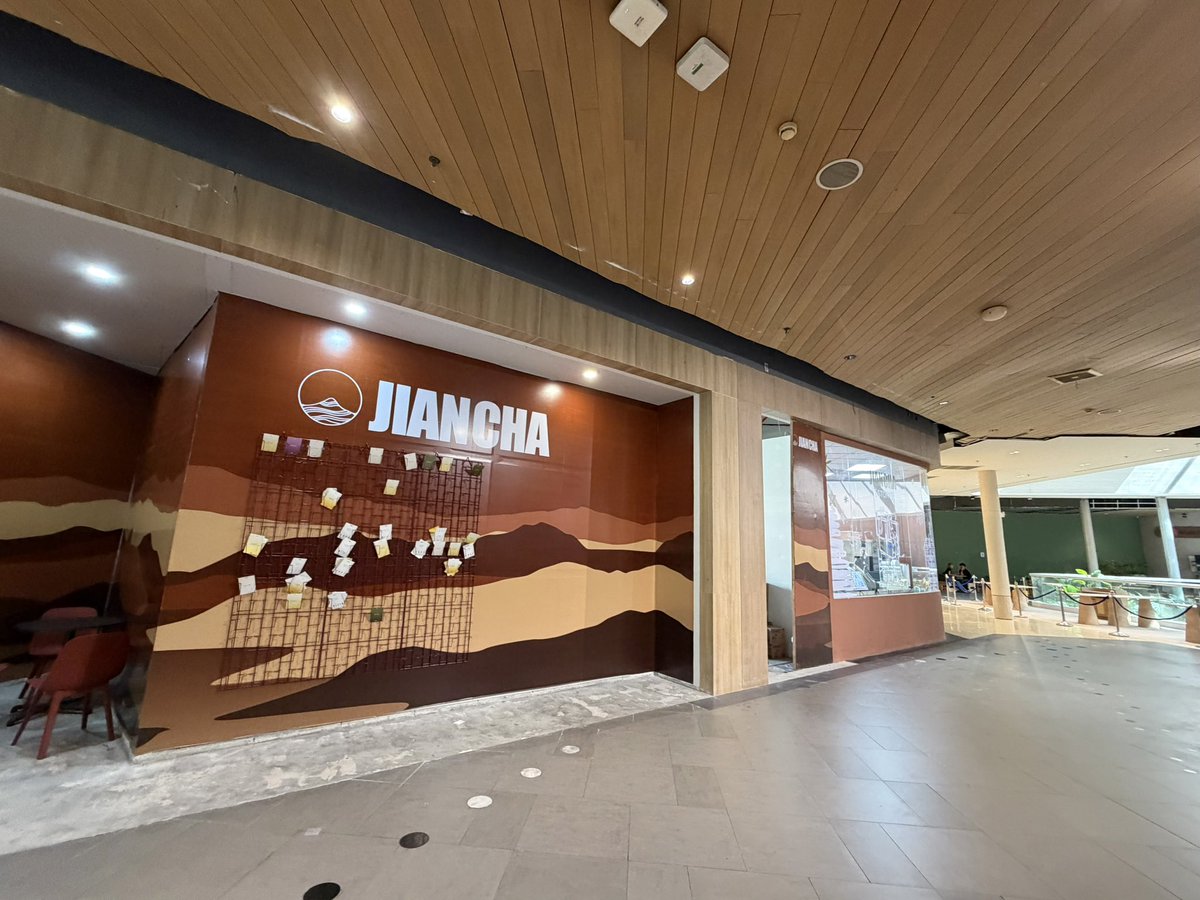 winwanwon's tweet photo. CTW Groove รีโนเวทแบบไม่สู้ร้านเหล้าแล้วแฮะ เอาร้านกาแฟ ร้านอาหารมาลงรัวๆ Jian Cha, BARTELS, VELA (ย้ายออกมาจากโซนออฟฟิศ), Kani Tengoku ตกแต่งโทนสว่าง https://t.co/Z4nw6m0aWy