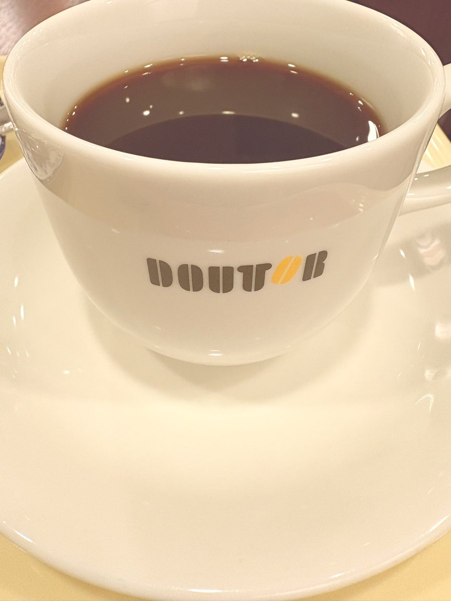 sna_pper's tweet photo. 今日はドトールへ☕️
期間限定のパリパリチョコキャラメルミルクレープ美味しい〜✨
#カフェ #ドトール #パリパリチョコキャラメルミルクレープ https://t.co/qczn7UieUt