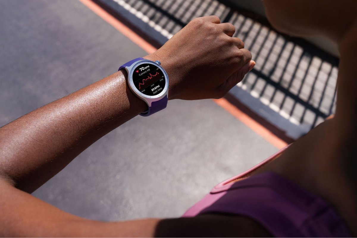 Moto watch (in collaboration with Polar)

47mm 
13 days battery life (without AOD)
7 days (with AOD)
3 types of band available (Silicone, Stainless steel and Leather inspired)
IP68
Gorilla Glass 3
Built-in Microphone &amp; Speaker
MotoAi