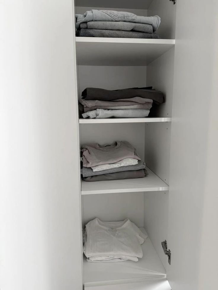 remember_u7's tweet image. 인생이 어려워 보일 땐 집청소부터하자.