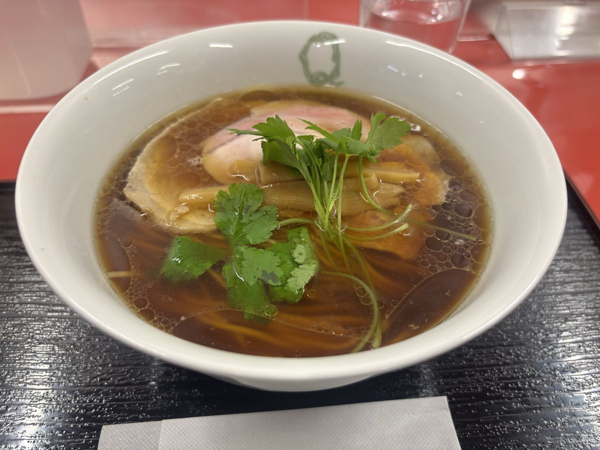 8008Gojyou's tweet photo. #ラーメン
#NOODLELAB
#北海道
#うまいもの大会
水曜日^_^
ランチはXで投稿をみて感想を聞かしてもらいNOODLELABさんに‼️
強気の値段ですね〜😅
醤油ラーメンを注文🍜
良い食材を使用しているんですね〜価格にも納得です♪
次回は塩を食べようと思います^_^
行列でしたが食べて良かったですよ‼️ https://t.co/P53eHBV1Bv