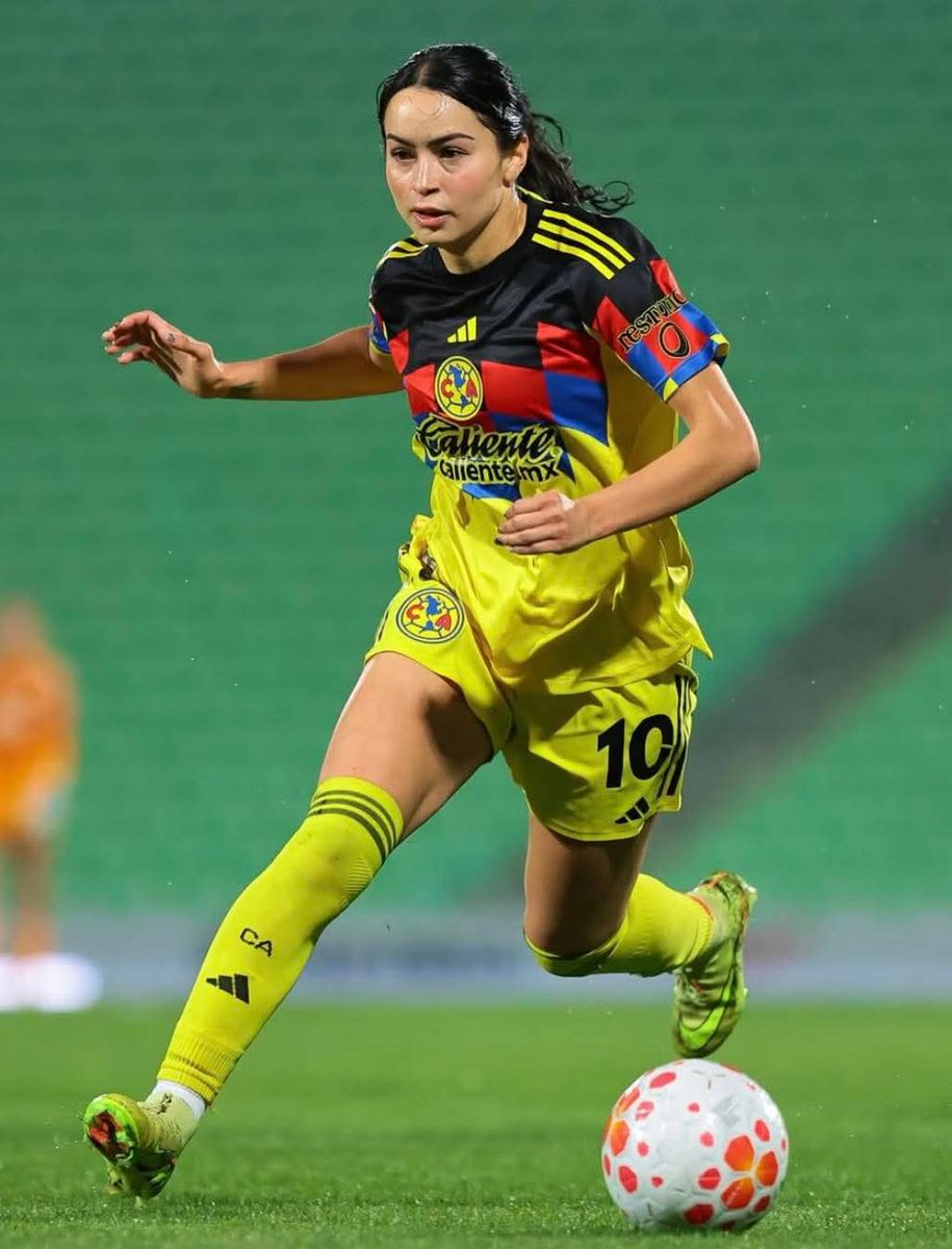 DiianG31's tweet image. Buenas noches, me voy a soñar con la 10. 😍🦅💛