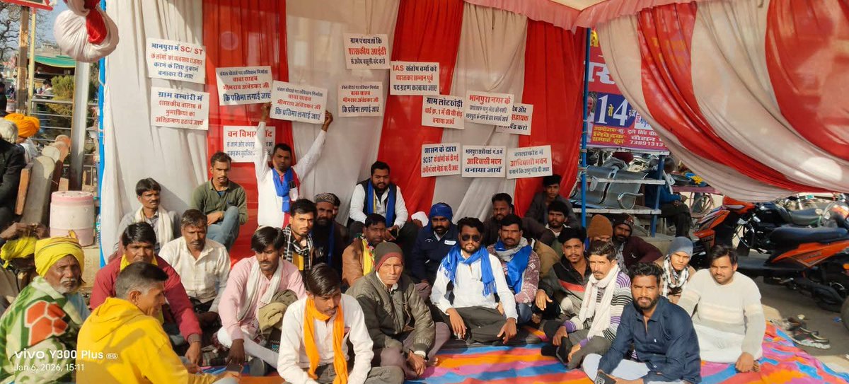 mangleshsuryaw3's tweet photo. भानपुरा में अनेकों जनसमस्या को लेकर भीम आर्मी/जयस का धरना जारी जिम्मेदार अधिकारी गहरी नींद से जागे,जनता के अधिकारो के लिए इस तनाशाही सत्ता के खिलाफ धरने प्रदर्शन करने पड़ रहे. न्याय की आवाज बुलंद करने के लिए साथियों के साथ पूरा संघटन मजबूती से खड़ा हे। @BhimArmyChief @CMandsaur https://t.co/4y74K1OC5i