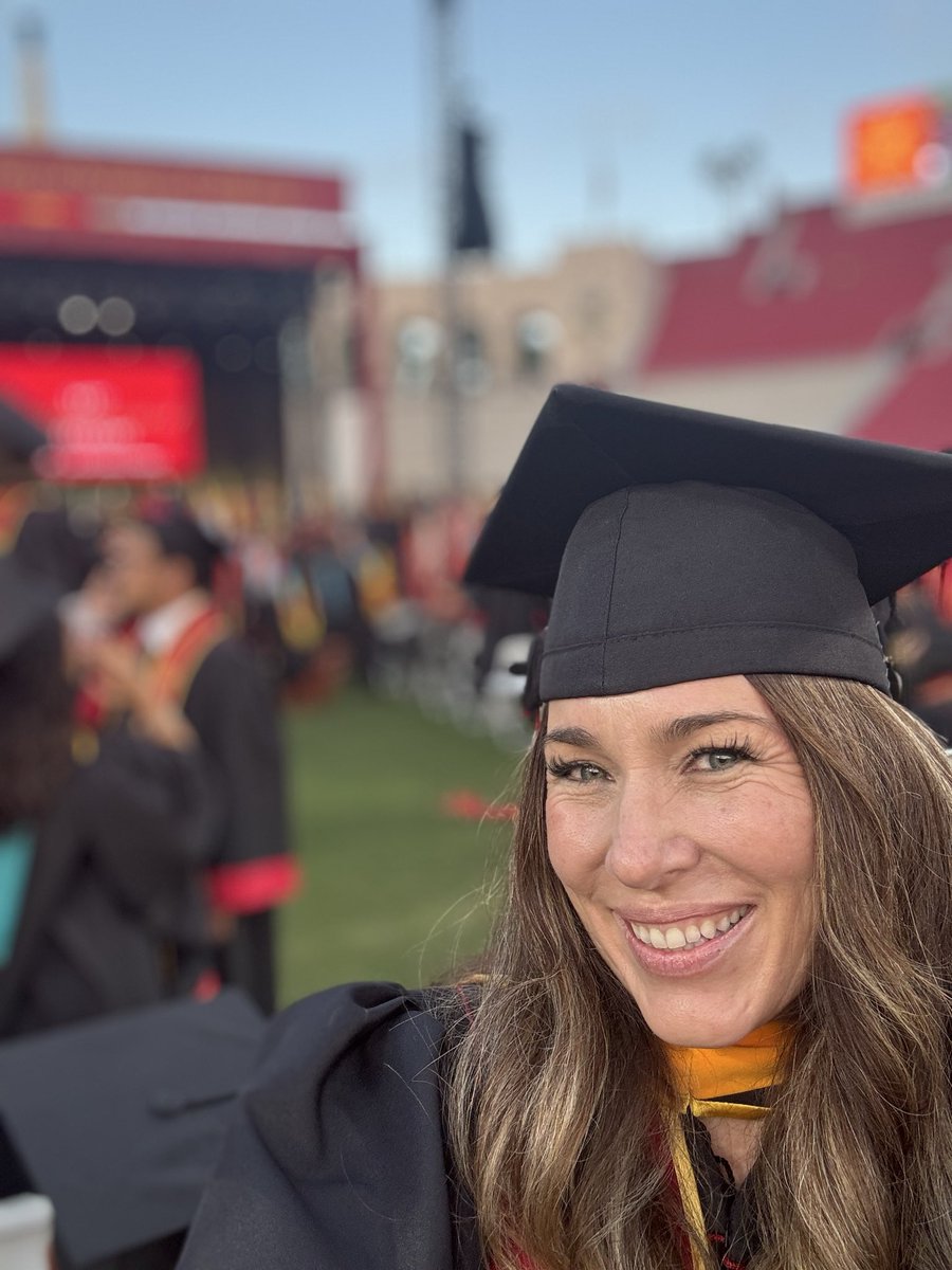 JoyMoyers's tweet photo. Closing the year with a full heart. Earning my Master’s in Public Relations pushed me to think bigger and lead stronger. Grateful for the professors and my classmates in USC’s PRISM program—your challenge, support, and inspiration will shape my work for years to come! ✌️ https://t.co/HIATQz6yWD