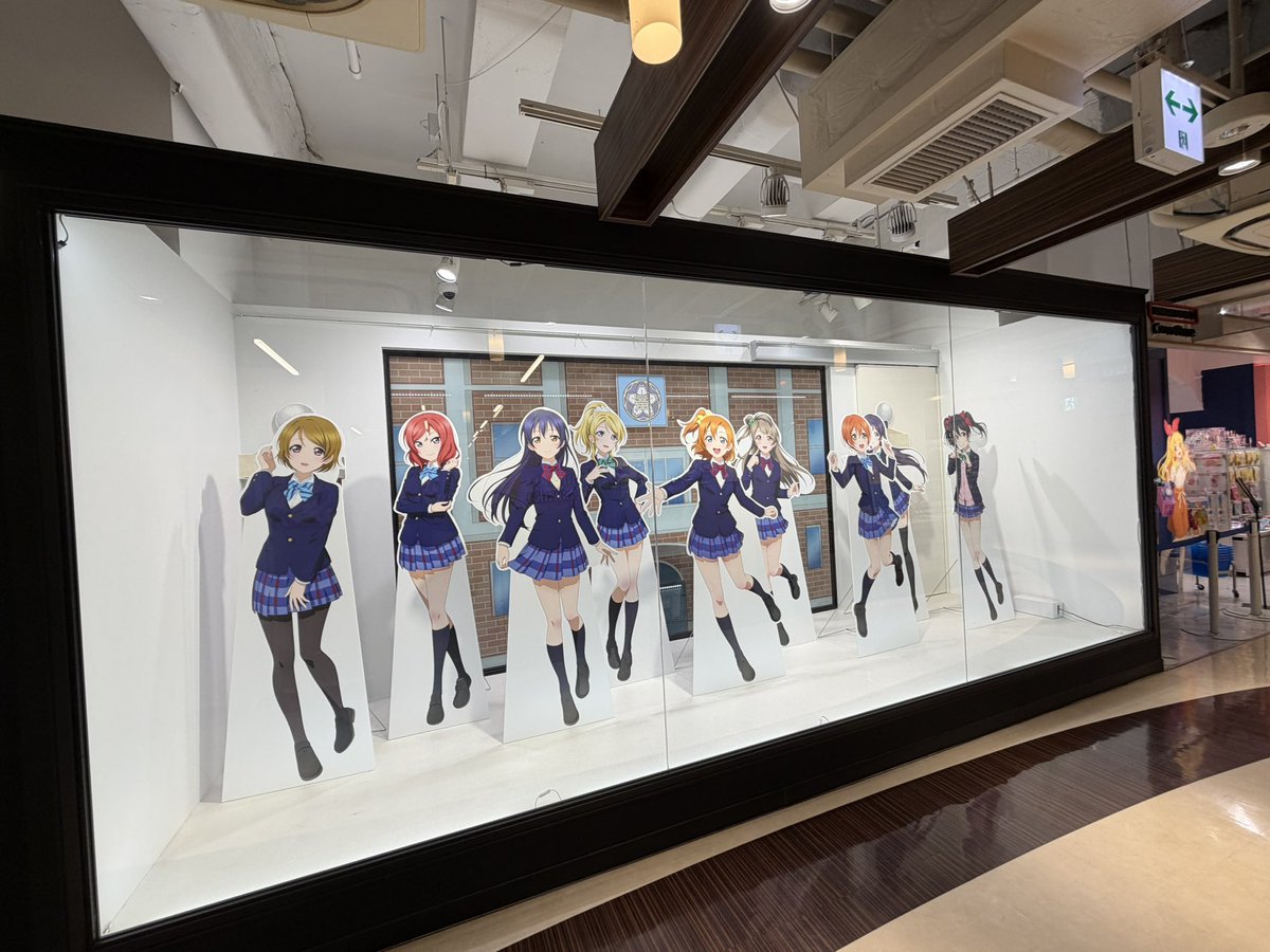 cosplayerkyo's tweet image. Ah warms my heart so much seeing μ's
 around Akiba

Also wonderful to see so many people taking photos.  The love for μ's never ends