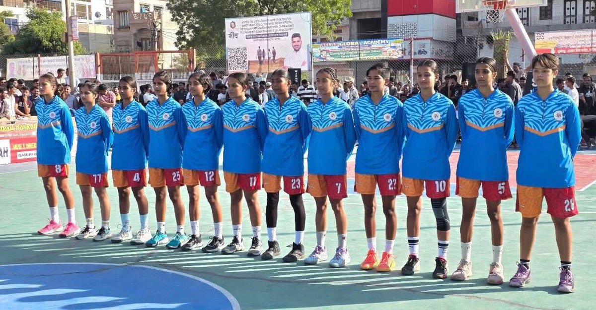 स्कूल गेम्स फेडरेशन ऑफ इंडिया के तत्वावधान में बाड़मेर में आयोजित 69वीं राष्ट्रीय विद्यालयी बास्केटबॉल प्रतियोगिता (U-19) छात्र एवं छात्रा वर्ग में राजस्थान टीम को शानदार विजय के लिए हार्दिक बधाई एवं शुभकामनाएं।

आपके उत्कृष्ट प्रदर्शन से संपूर्ण प्रदेश गौरवान्वित है। मैं सभी