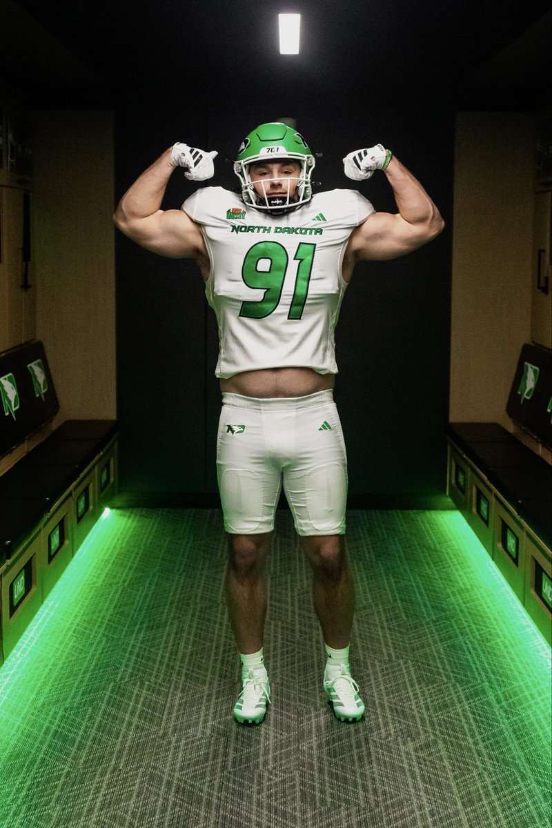 anthony45okes's tweet photo. Had a great visit with @UNDfootball, thank you to all of the coaches and people I’ve met in Grand Forks! @Coach_SchmidtE @CoachAndersonJD https://t.co/eWuyezKBt1