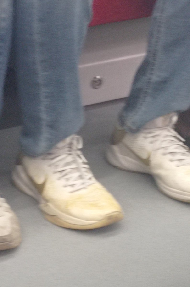 wearing a kobe 5 proto "big state" for a daily~ dats tuff!!!