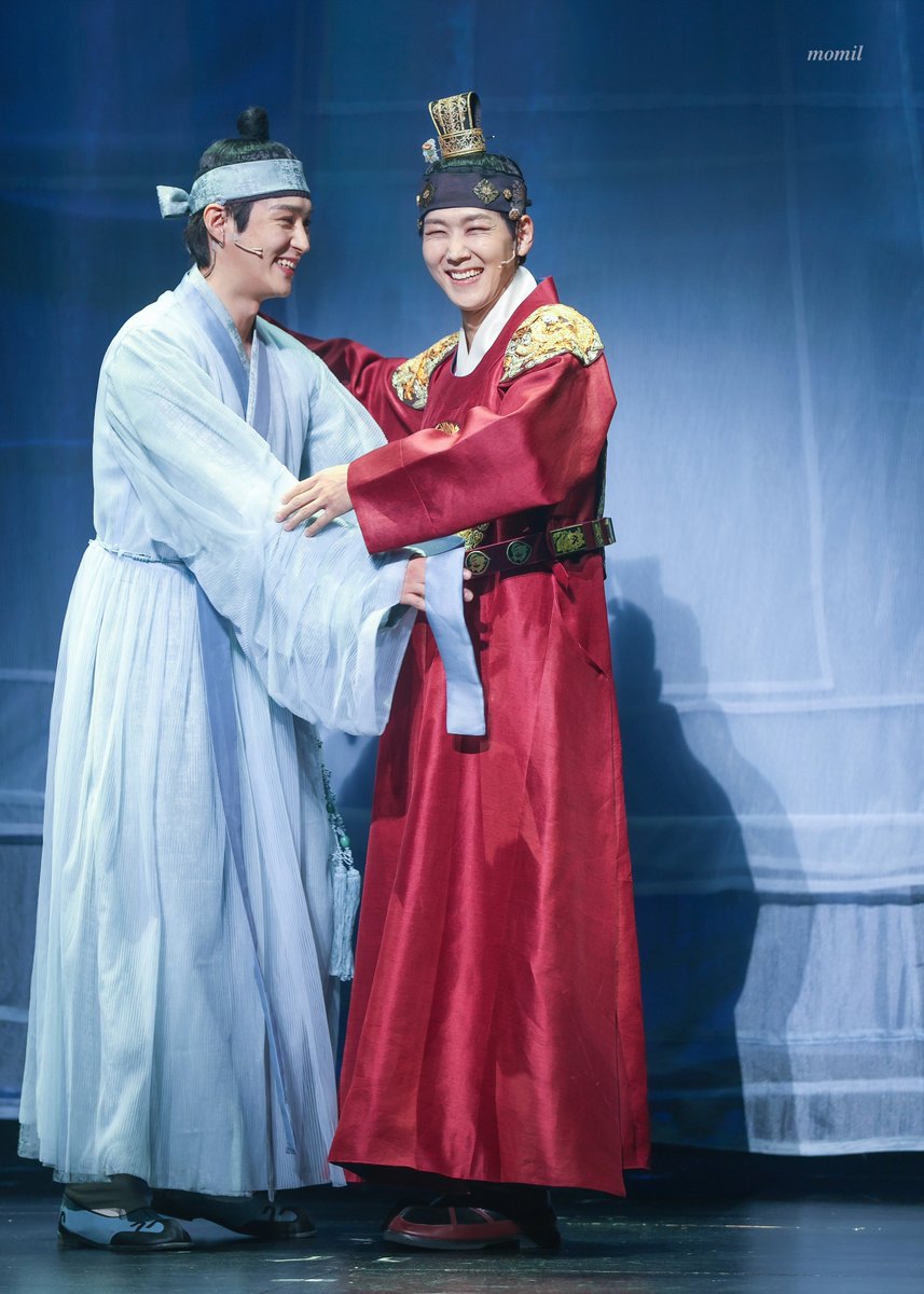 260106 한복입은 남자 커튼콜데이 🌠

카세종이 너무 귀여워요 . . ♡̴

세종/진석ㅣ #카이 #정기열 
영실/강배ㅣ #전동석