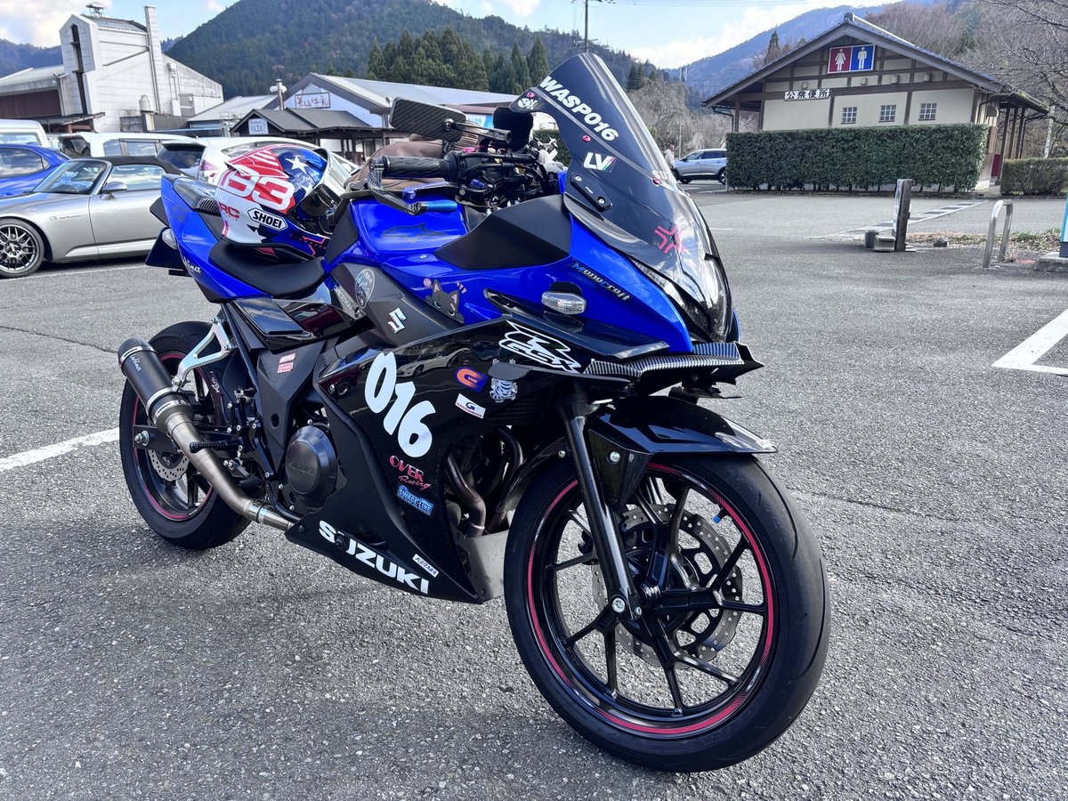 wasp@shark tweet media