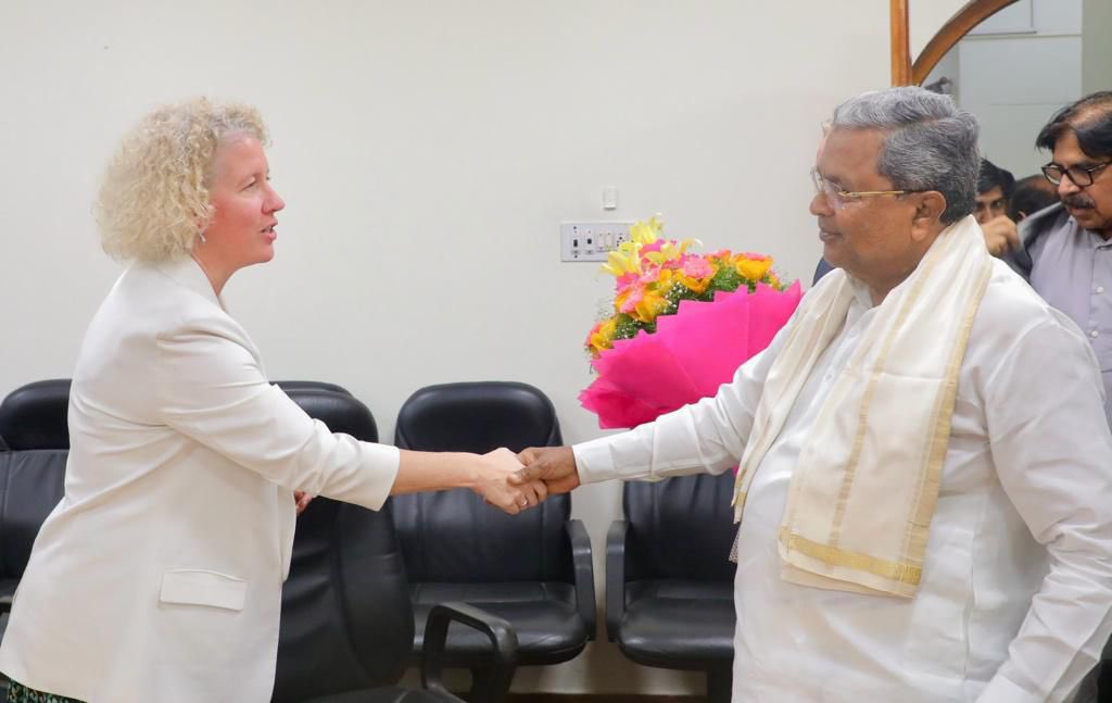 AusCGBengaluru's tweet photo. Congratulations, Shri @siddaramaiah on achieving the milestone of becoming the longest‑serving Chief Minister of #Karnataka in its 70 year history. We look forward to further deepening the strong ties between Australia and Karnataka. 🇦🇺🇮🇳 @CMofKarnataka @INCKarnataka https://t.co/uNItTxj2nq