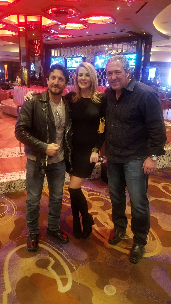 tommygunnxxx's tweet photo. Already planning my next Vegas escape. 🎰 #Vegas #throwback #wednesdaythrowback https://t.co/YLx7BADCG7