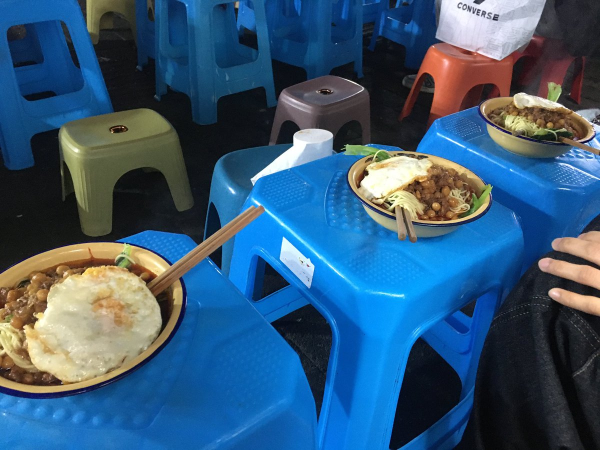 <a href="/1ncheongir1/">번쩍</a> <a href="/neumae_/">느매</a> 📍温馨缘面庄(总店)

완전 로컬 느낌나는 샤오잔 소면집
웨이라 (덜 맵게)로 시켰고 얼얼하고 간이 딱
좋았음 충칭 소면 1위 !!!!!!! 모두가 맛있다함

메뉴는 샤오잔 통관!!!! (같은거)라고 말하면 됨
충칭오면 꼭 샤오잔님을 따라가세요 🍜