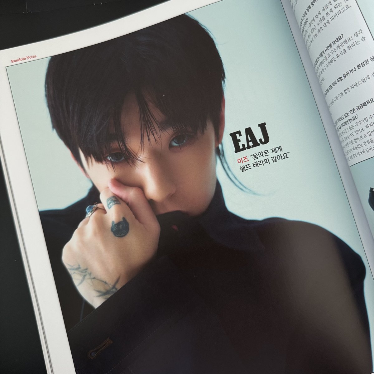 waveofeaJ's tweet photo. [RollingStone Korea #16 #eaJ]

✴︎ "What you been away for 'cause everyone's home You've always got a place here, and that's set in stone.” 〈traveler〉라는 제 곡의 가사예요.

✴︎ 이번엔 제 두 번째 집인 한국을 다시 사랑하게 되는 기분이에요. https://t.co/zK6svsDvuI