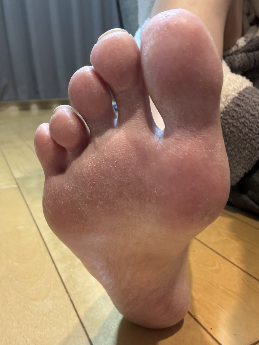 喪中により新年の挨拶は控えさせて頂きます🙏

っしゃ！今年は足裏足裏足裏で攻める年にするどー！🦶