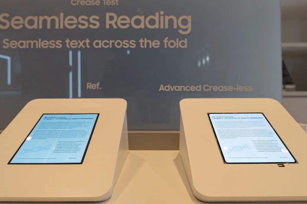 agafes's tweet image. ✨ ابتكارات CES 2026

📱 سامسونج عرضت شاشة OLED قابلة للطي بدون أي تجعيد بالمنتصف

متوقع نشوفها مع الجيل القادم من جوالات جالكسي القابلة للطي، وحتى الآيفون القابل للطي من آبل،

الشاشة اللي عرضوها كانت نموذج R&amp;amp;D وما فيه موعد رسمي للإطلاق بعد، لكنها تعطينا فكرة عن المستقبل ✨…