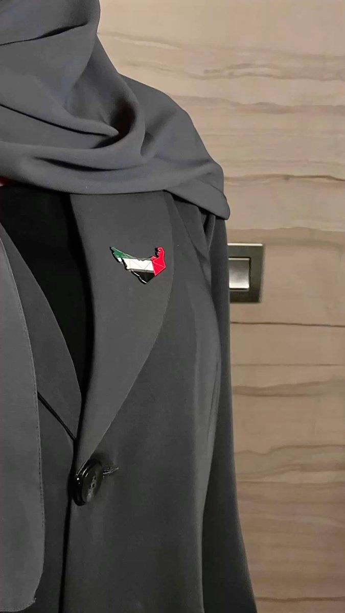 الراس لا تقبل له الذلّ والضيم
خلّه مع العزّة قوي ارتباطه 

اللي يشوفك فوق ..حِطّه مع الغيم 
واللي يشوفك تحت ..حِطّه بلاطة

ذائقة 

#تدل_دربها 

#صباح_الخير 

#صباح_الأشياء_المُشرقة 

#صباح_الورد
