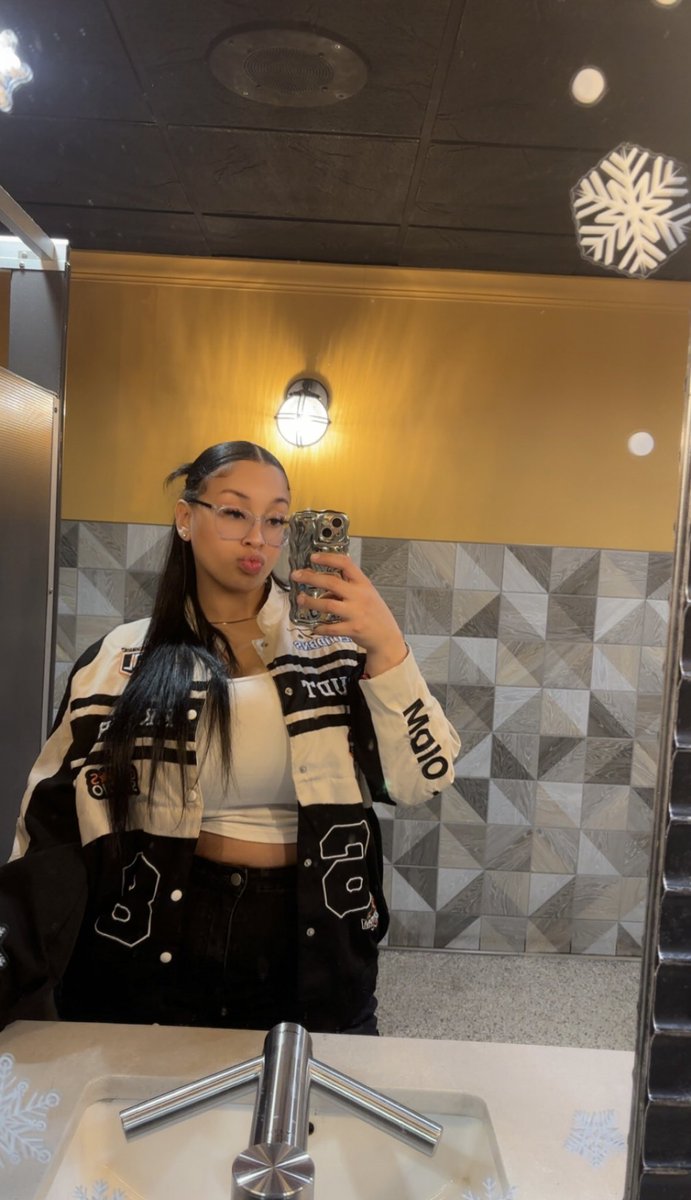 httplexieeee's tweet image. She so fire, she my lul slimretta 😵‍💫