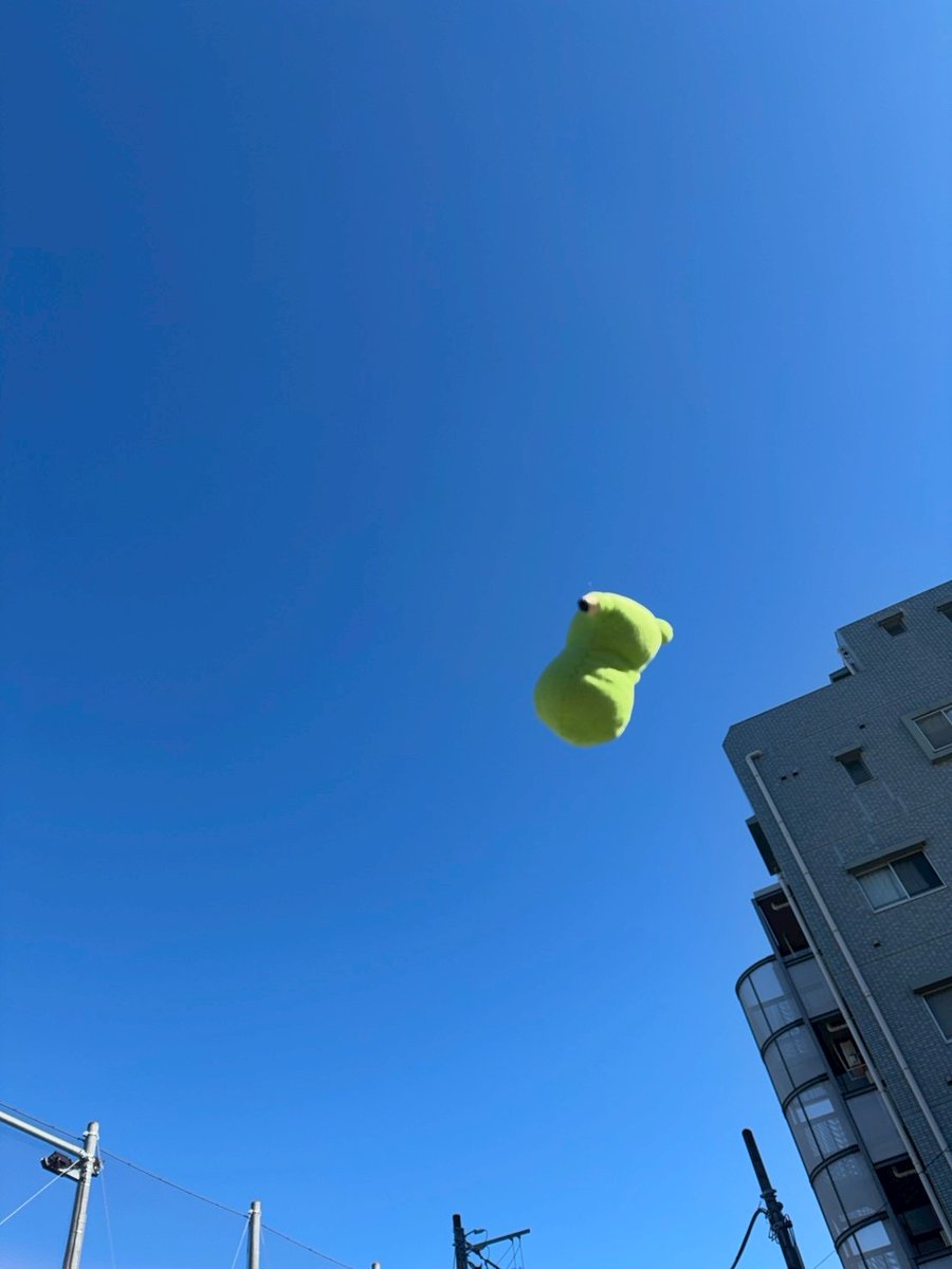 わあ、いい天気！日本晴れってやつだね☀️

雲一つない空って、何だか吸い込まれそうな感じがするなあ。

うわー
