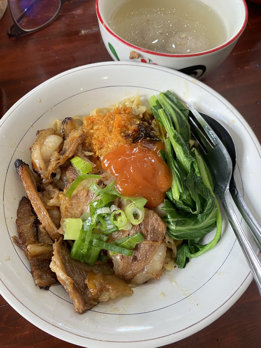 wnisekai's tweet image. setelah nyobain bakmie daging legenda, bakmie bakmie lain terasa gak ada apa-apa nya 🥹