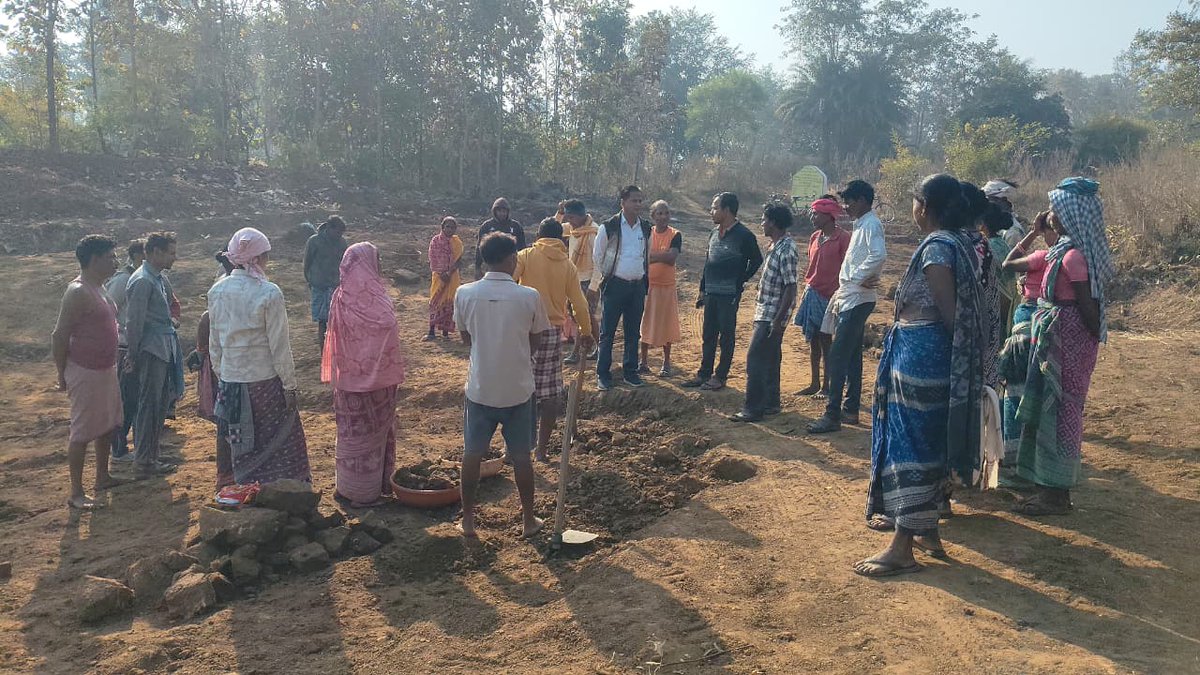bdoboden's tweet photo. @DM_Nuapada @NAdministration @OdishaMgnregs  
BDO sir visited karlakote GP area to oversee the Mgnregs works https://t.co/QDqExu9GN5